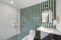 16. Den Bath