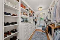 030 - 102 - 6 Snowberry Lane - Walk in closet