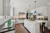 013 - 31 Sandy Court - Kitchen center Island