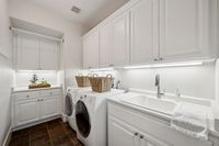 035 - 31 Sandy Court - Laundry room