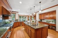 13 - 074 - 5 Springhill Manor - Kitchen