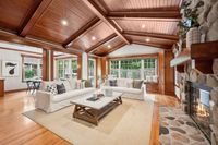 16 - 088 - 5 Springhill Manor - Family room