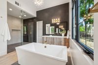 034 - 2990 Limestone Road - Bathtub and sink