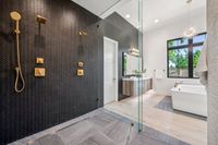 035 - 2990 Limestone Road - Spacious shower area
