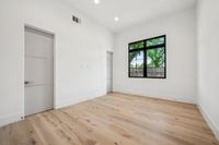 039 - 2990 Limestone Road - Empty room
