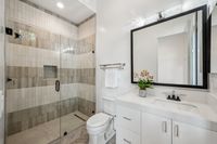 040 - 2990 Limestone Road - Shower and toilet