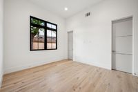 049 - 2990 Limestone Road - Empty room and doors