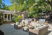 23 - 390 Castello Road - BBQ grill area