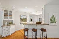 014 - 19 Warwick Court - Kitchen island and bar stools