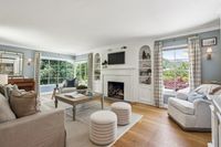 11 - 72 Davis Road - Living room area