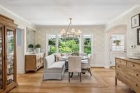 15 - 72 Davis Road - Breakfast nook and large glass window