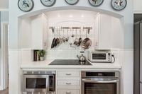 21 - 72 Davis Road - Kitchen appliances