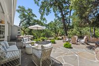 26 - 72 Davis Road - Outdoor patio and seating