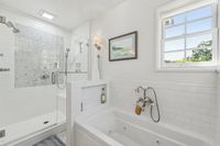 29 - 72 Davis Road - Bathroom shower and tub