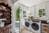 41 - 72 Davis Road - Laundry washer and dryer