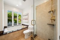 029 - 3190 Bavarian Lane - Bathroom tub, toilet and shower