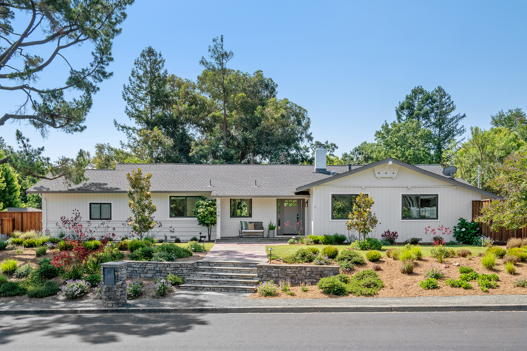 01 - 3108 Del Oceano Drive - Front view of the property