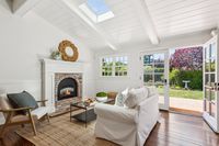 20 - 31 Old Millstone Lane - Family room wih open glass door