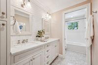 028 - 085 - 2116 Stewart Avenue - His and hers sink and bathtub