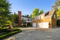 59 - 231 Sundown Terrace - Spacious driveway with three-car garage and landscaped front yard