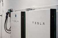41 - 840 Broadmoor Court - Tesla Powerwall energy storage and EV charging station.