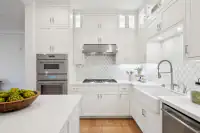 12 _ kitchen-gas-range-farmhouse-sink-arabesque-tile