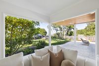 CarltonWindowVignette3K