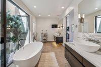 2764 Greenwich St 98